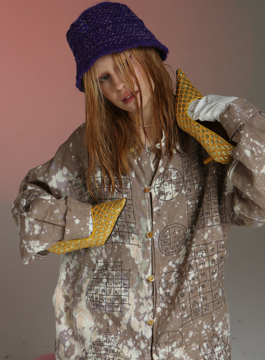 Shirt with sacred symbols Sak Yant